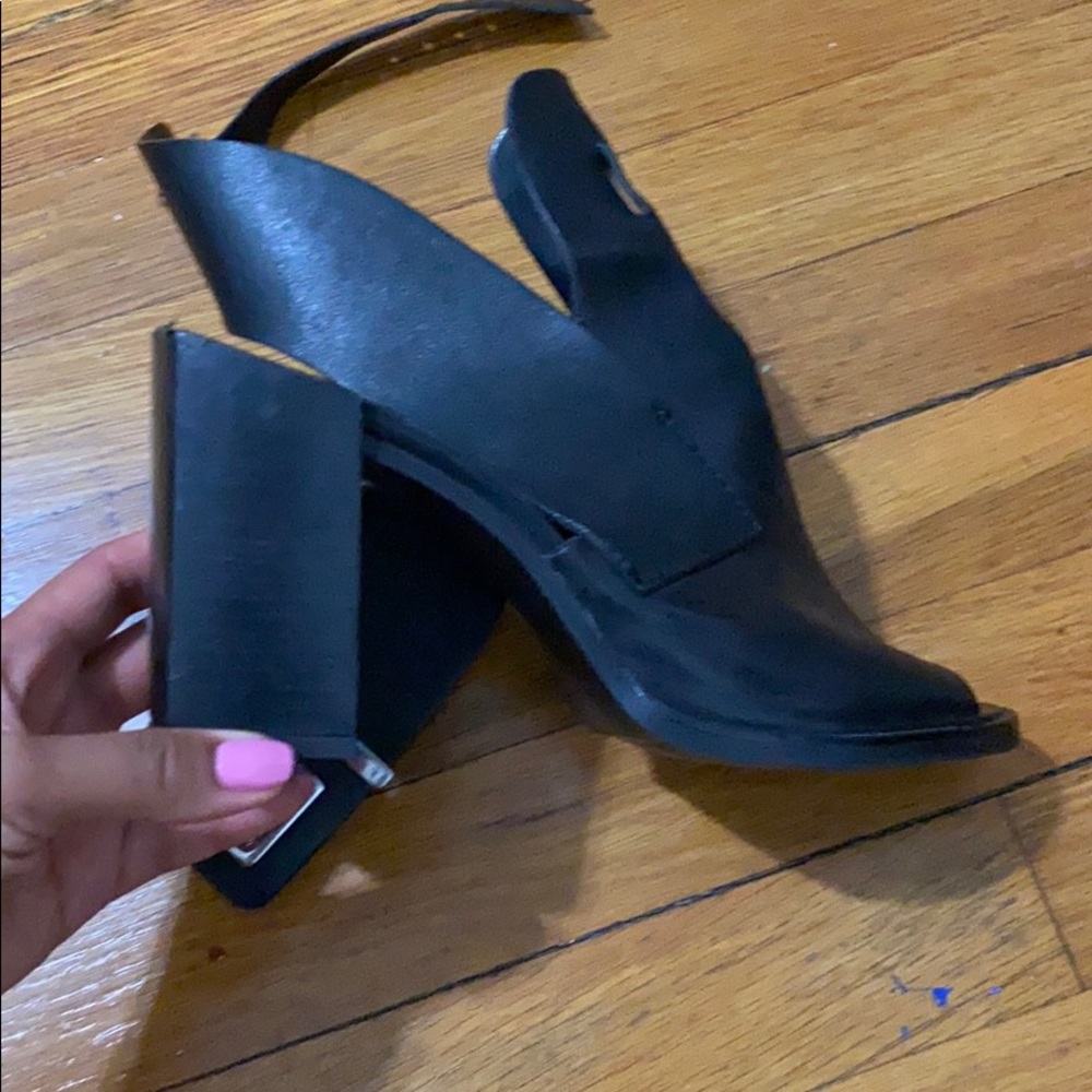 Shoes - Picture 5 of 5
